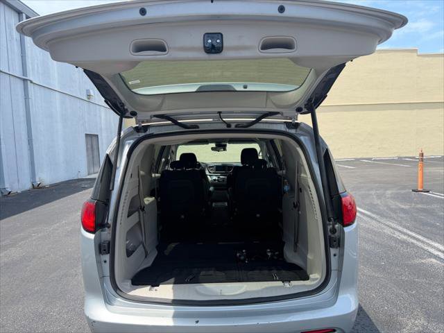Used 2023 Chrysler Voyager LX FWD image 17