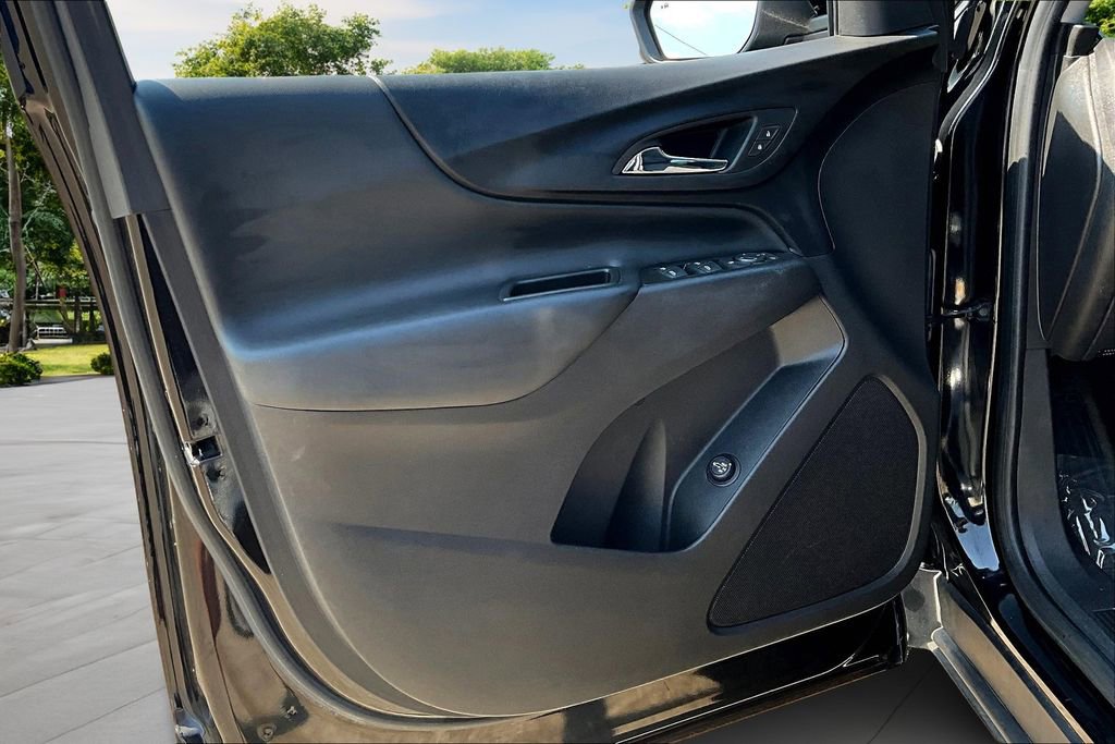 Used 2023 Chevrolet Equinox LT w/ Driver Convenience Package image 22