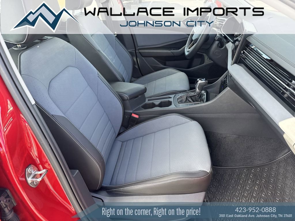 Used 2025 Volkswagen Jetta SE FWD image 38
