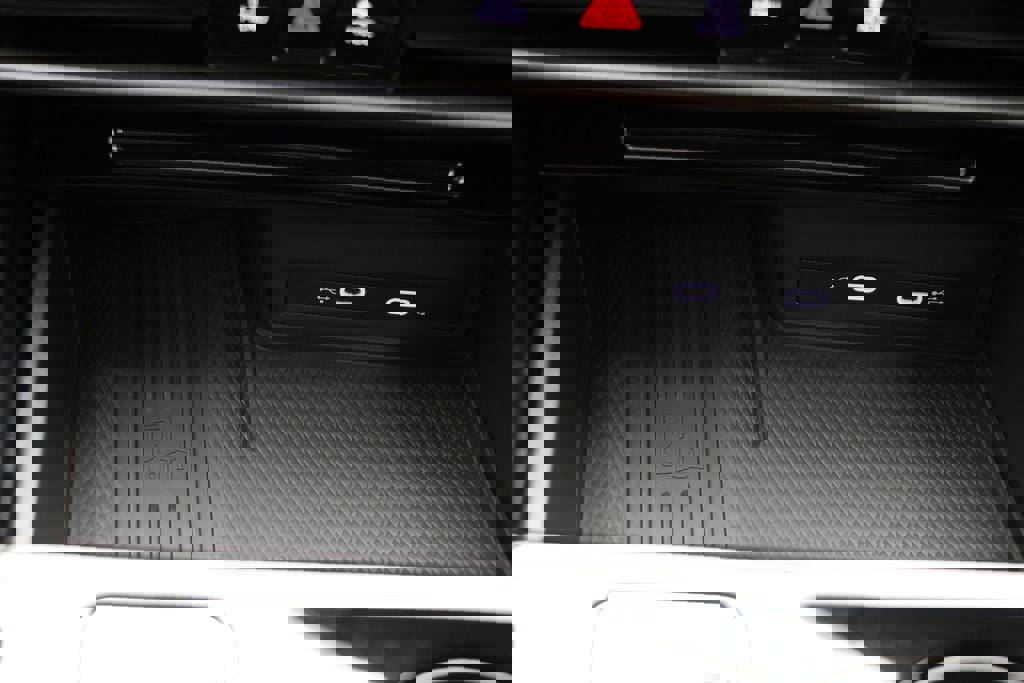 Used 2025 Volkswagen Atlas SE image 26