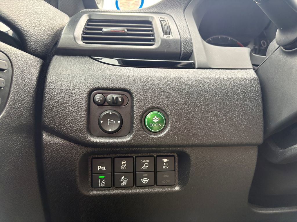 Used 2025 Honda Ridgeline Black Edition image 4