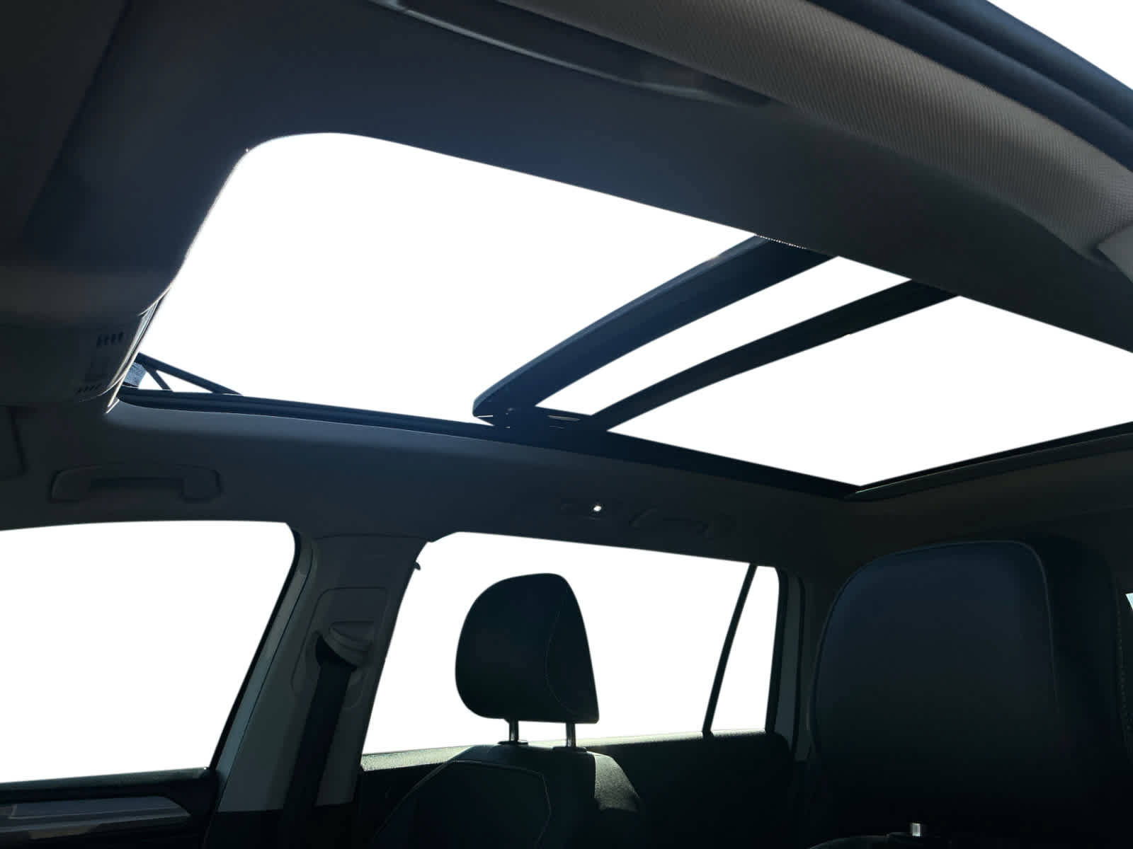 Used 2024 Volkswagen Tiguan SE w/ Panoramic Sunroof Package AWD/4WD image 22
