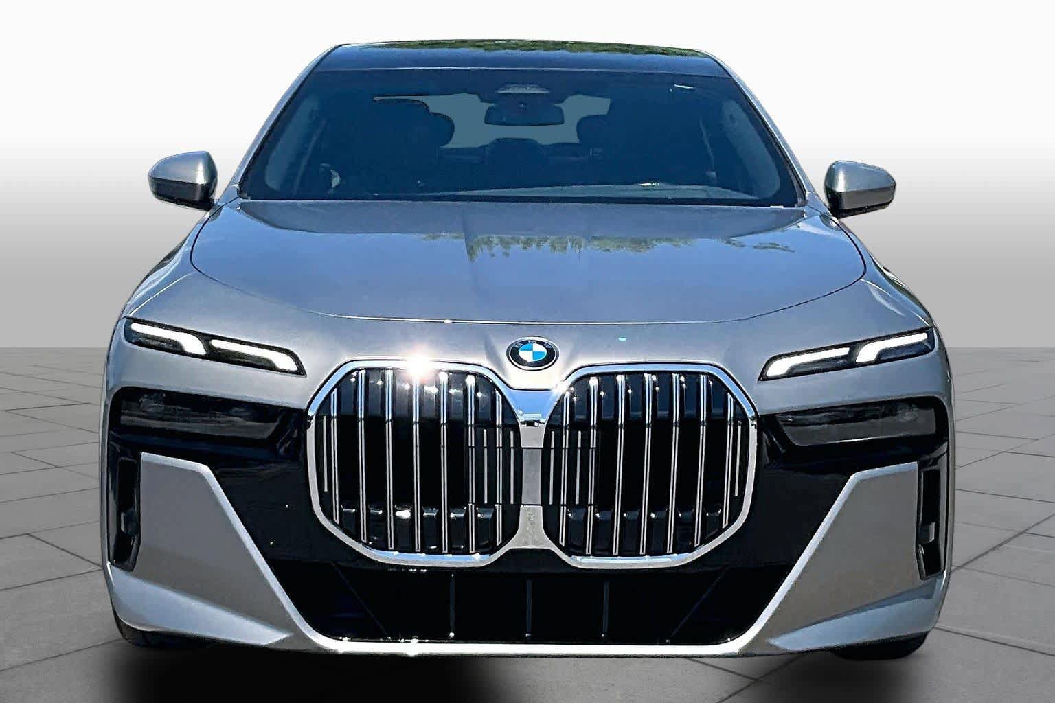 Certified 2025 BMW 740i RWD image 3