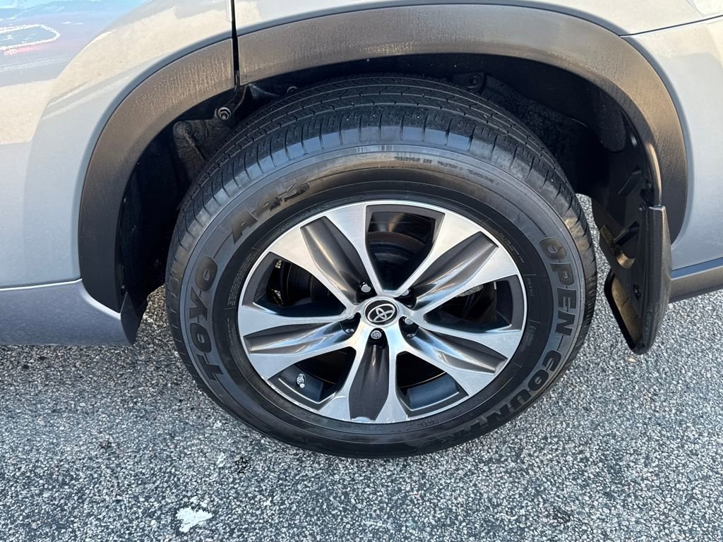 Used 2022 Toyota Highlander XLE image 45