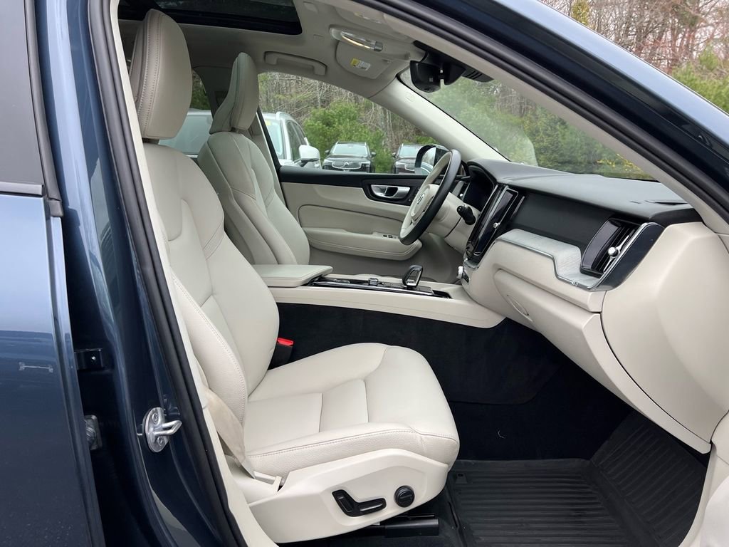 Certified 2024 Volvo XC60 B5 Plus w/ Climate Package AWD/4WD image 28