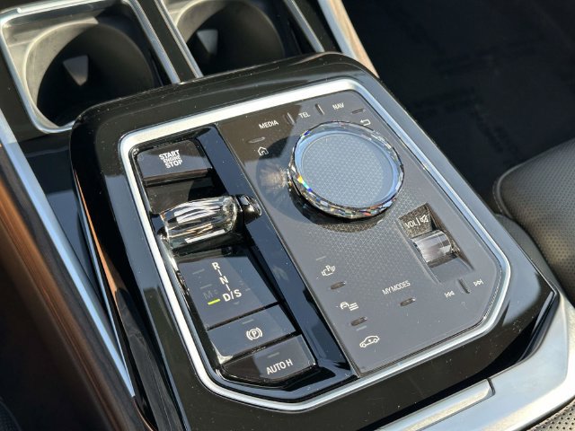 Used 2026 BMW 760i xDrive w/ Executive Package AWD/4WD image 35