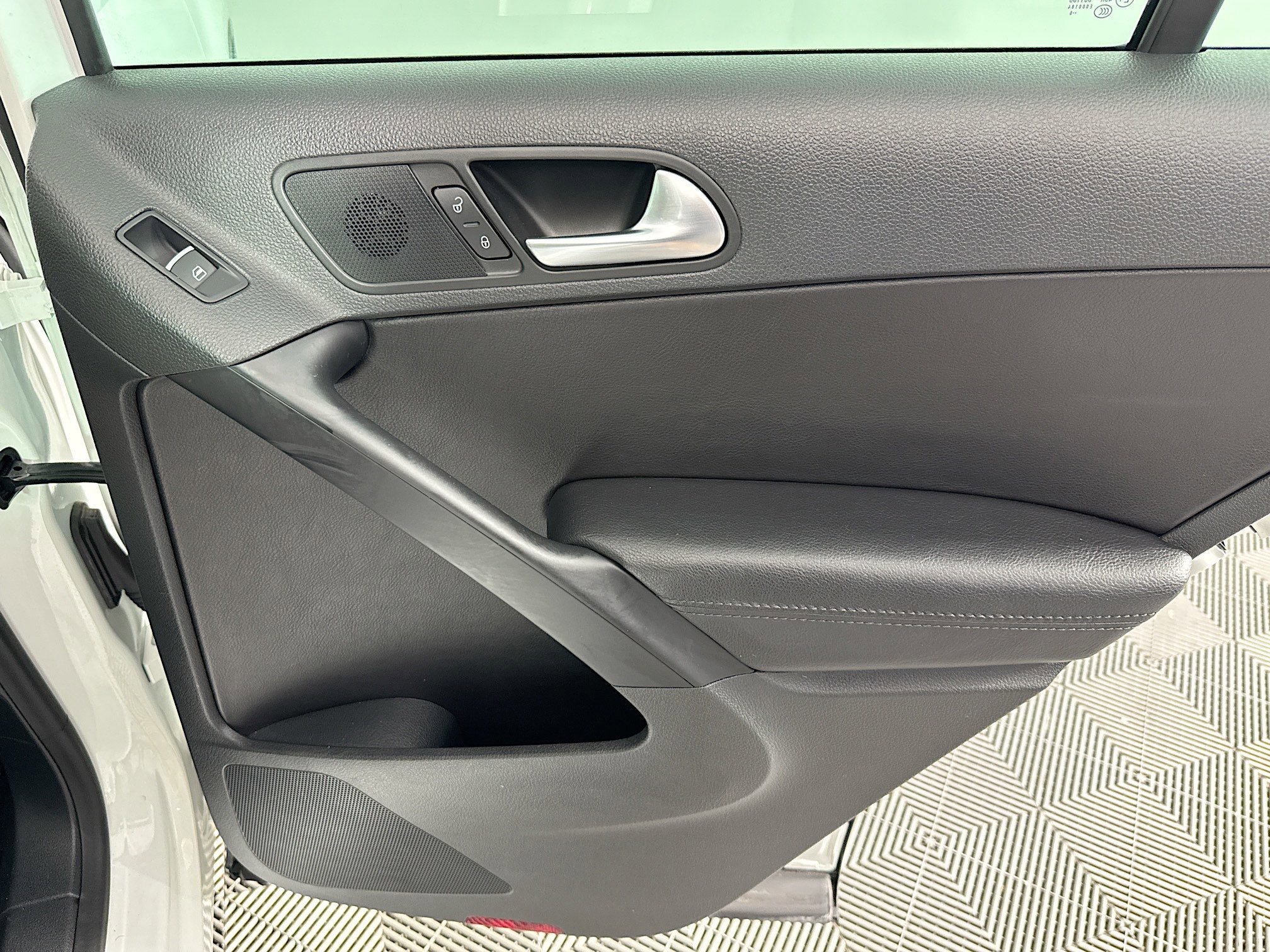 Used 2017 Volkswagen Tiguan Wolfsburg Edition image 27