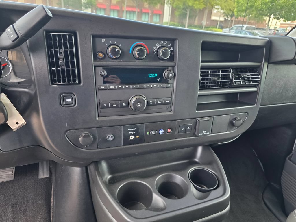 Used 2025 Chevrolet Express 3500 LT w/ LT Preferred Equipment Group RWD image 16