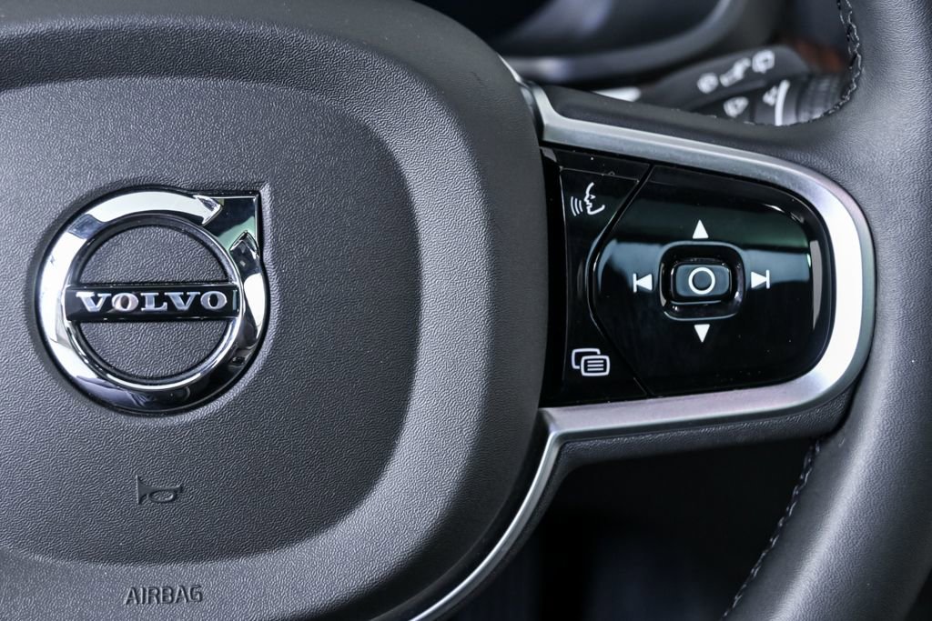 Used 2025 Volvo V60 B5 Cross Country Plus image 11