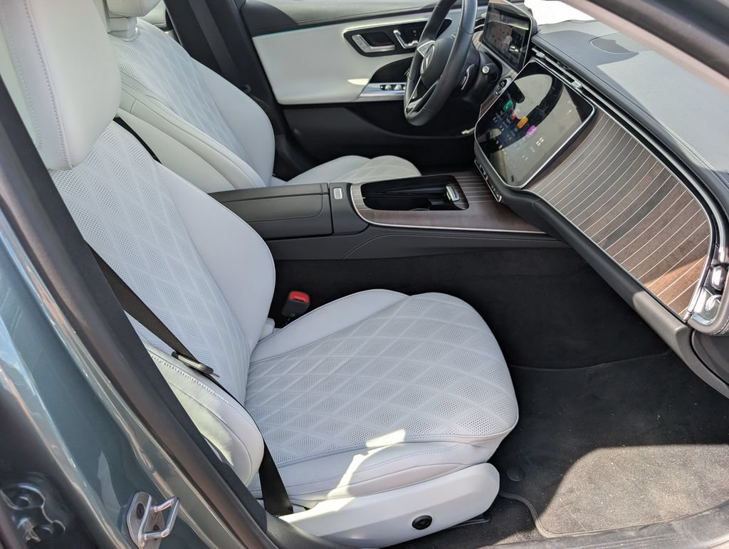 Used 2025 Mercedes-Benz E 350 4MATIC Sedan image 12