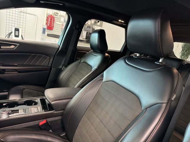 Used 2020 Ford Edge ST-Line w/ Cold Weather Package image 17