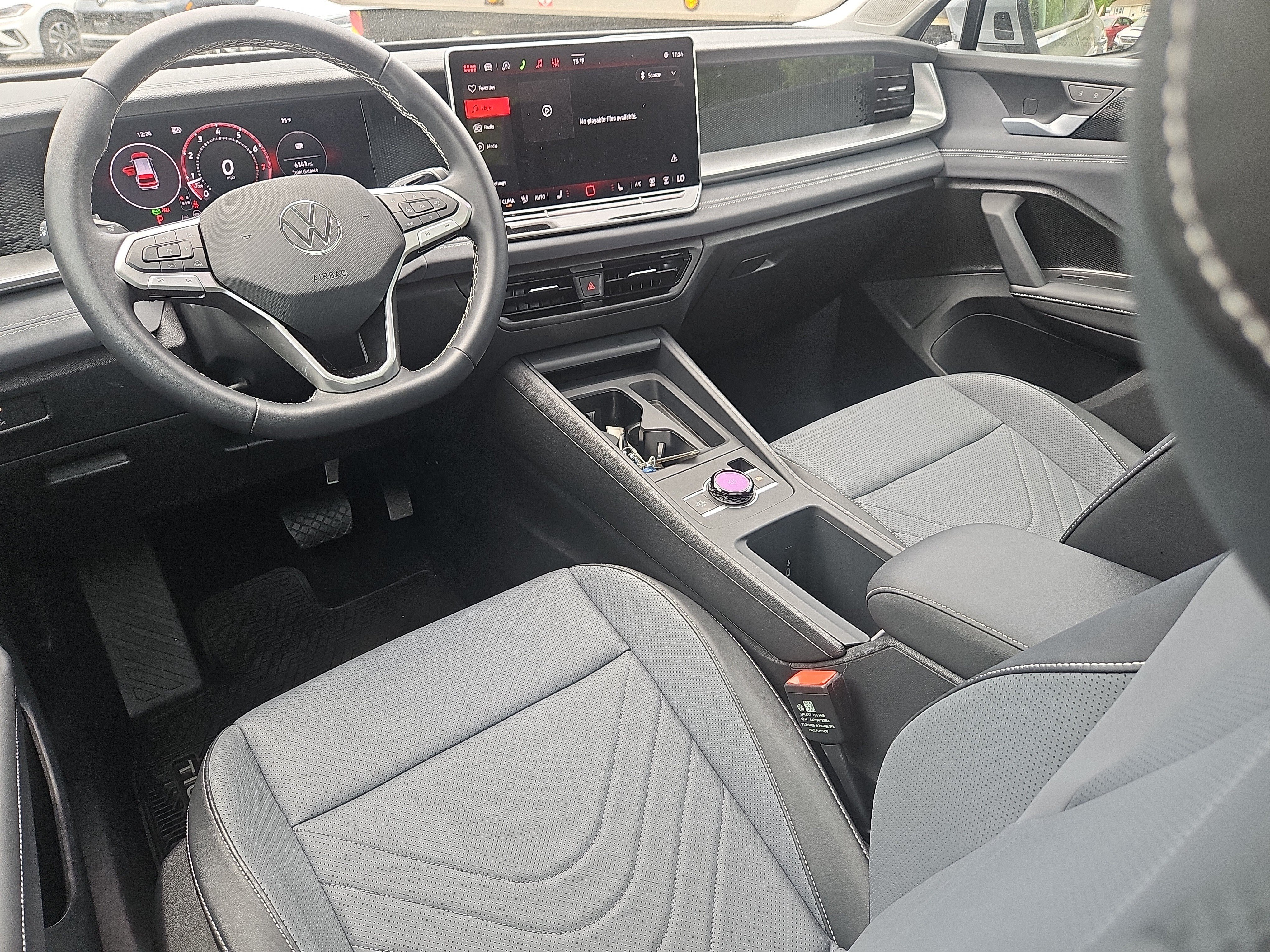 Used 2026 Volkswagen Tiguan SE AWD/4WD image 3