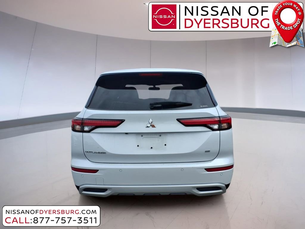 Used 2024 Mitsubishi Outlander SE Black Edition image 4