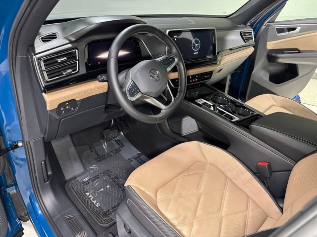 Used 2025 Volkswagen Atlas Cross Sport SE w/ Panoramic Sunroof Package AWD/4WD image 13