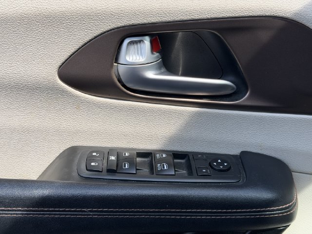 Used 2018 Chrysler Pacifica Touring-L w/ Tire & Wheel Group FWD image 21