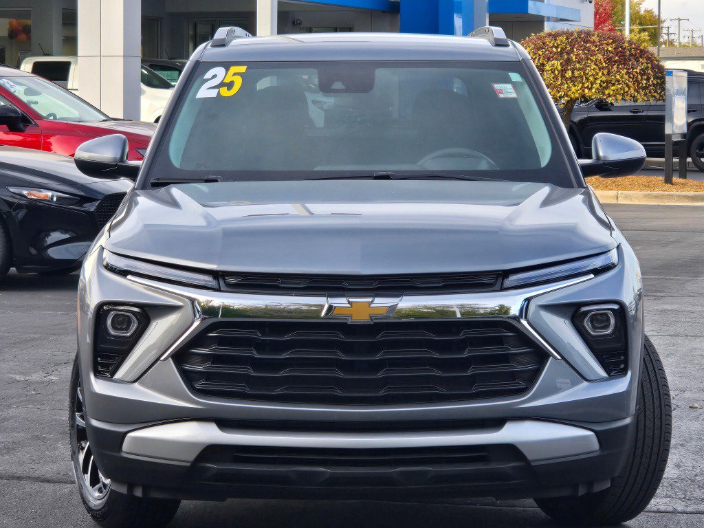 Used 2025 Chevrolet TrailBlazer LT image 3