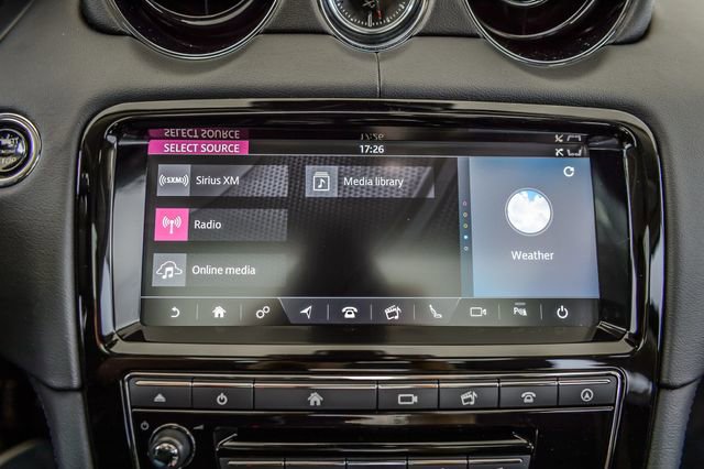 Used 2018 Jaguar XJ R-Sport RWD image 22