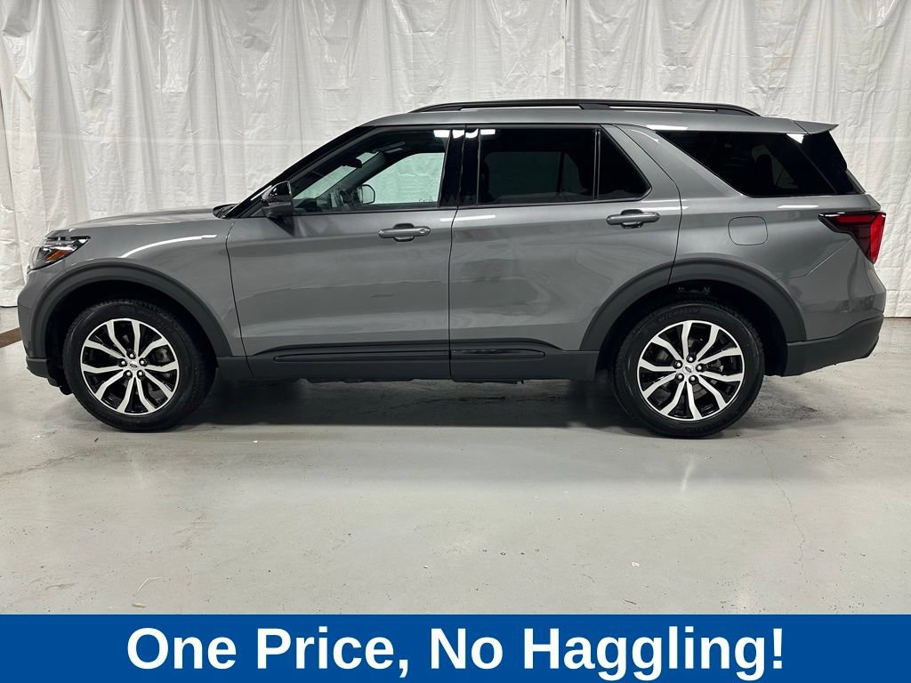 Used 2025 Ford Explorer ST-Line AWD/4WD image 4