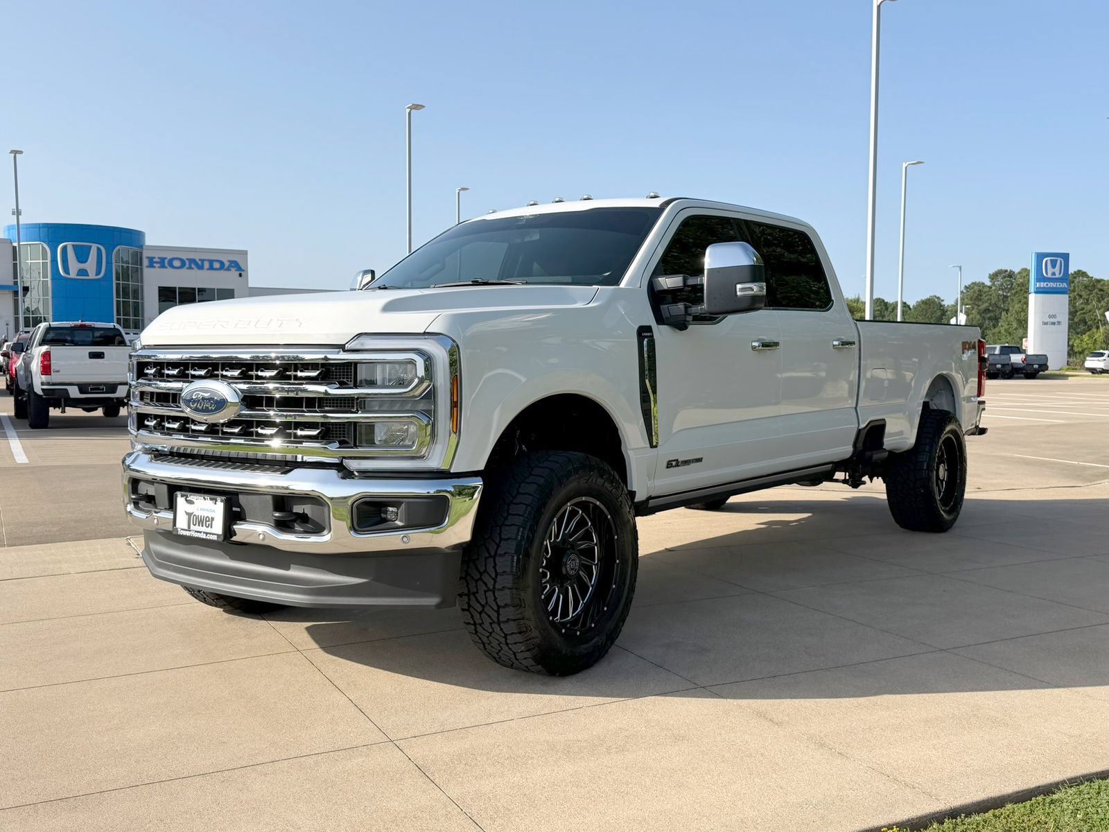 Used 2025 Ford F350 Lariat w/ Lariat Ultimate Package AWD/4WD image 3