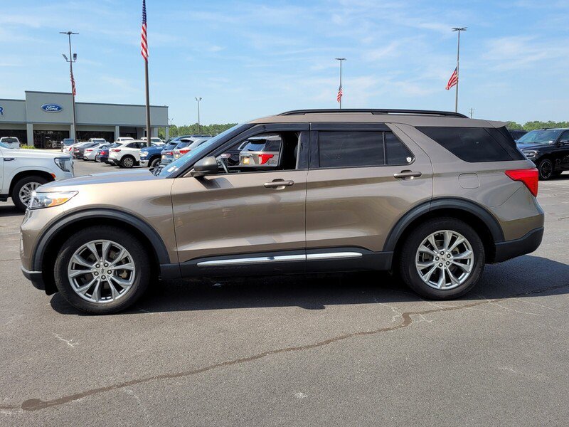 Used 2021 Ford Explorer XLT w/ Equipment Group 202A image 4