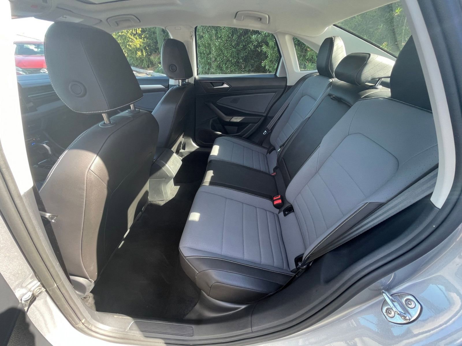 Used 2025 Volkswagen Jetta SE image 24