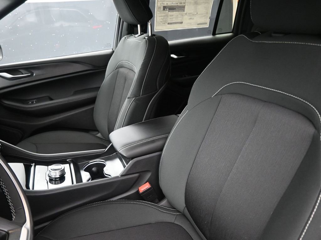 New 2025 Jeep Grand Cherokee Laredo w/ Luxury Tech Group I image 31