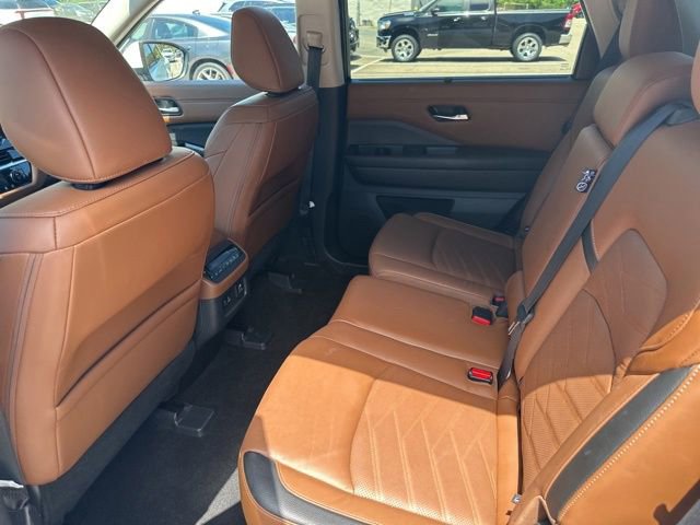 Used 2023 Nissan Pathfinder Platinum w/ Cargo Package AWD/4WD image 18