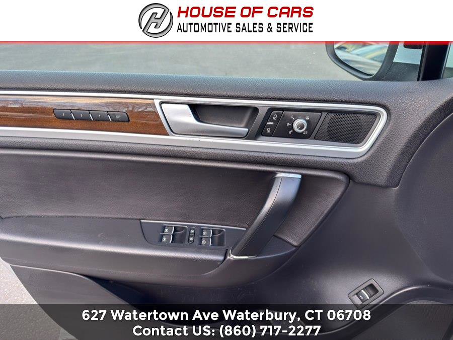 Used 2016 Volkswagen Touareg Sport AWD/4WD image 52