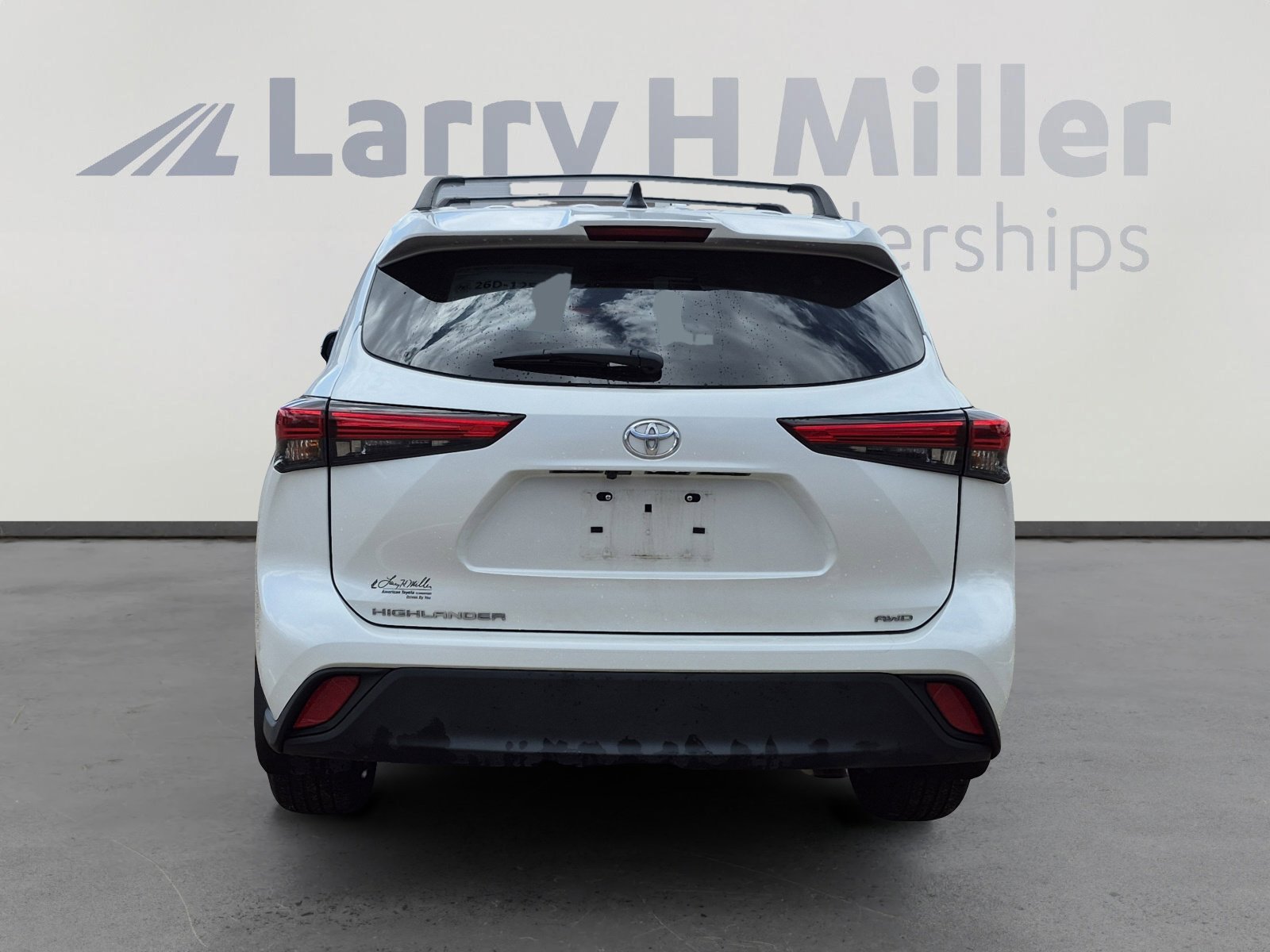 Used 2023 Toyota Highlander L image 4