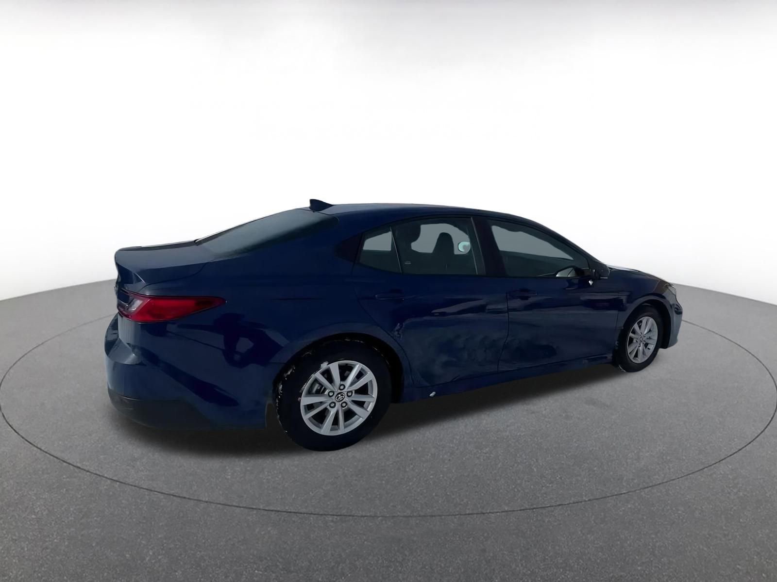 Used 2025 Toyota Camry LE image 15