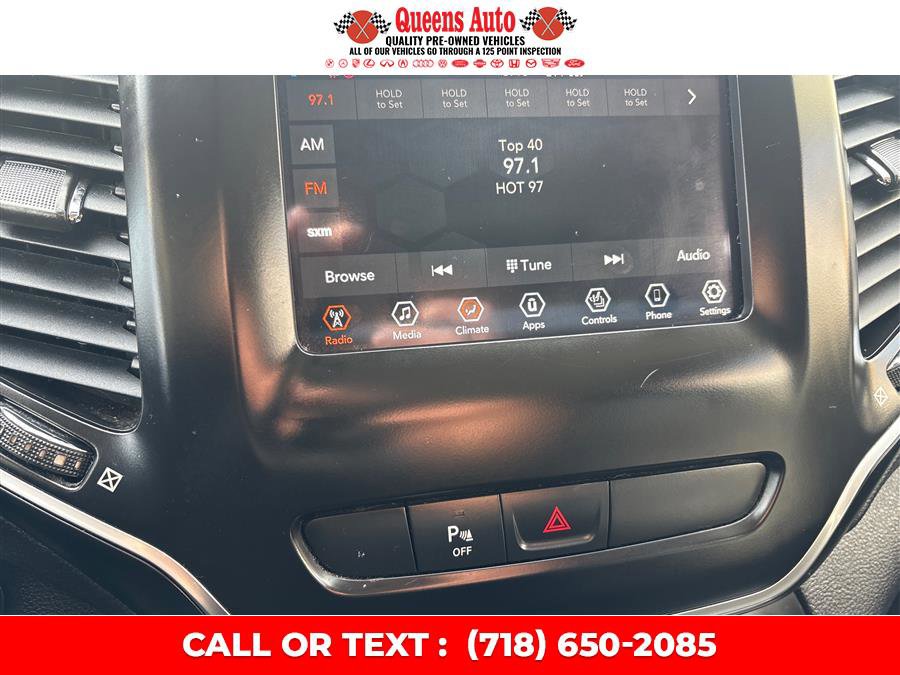 Used 2019 Jeep Cherokee Latitude Plus w/ Cold Weather Group image 38