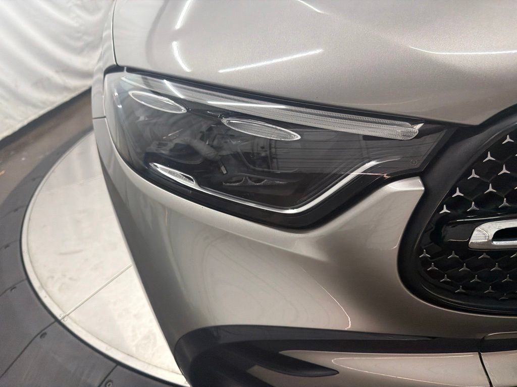 Used 2023 Mercedes-Benz GLC 300 4MATIC image 11