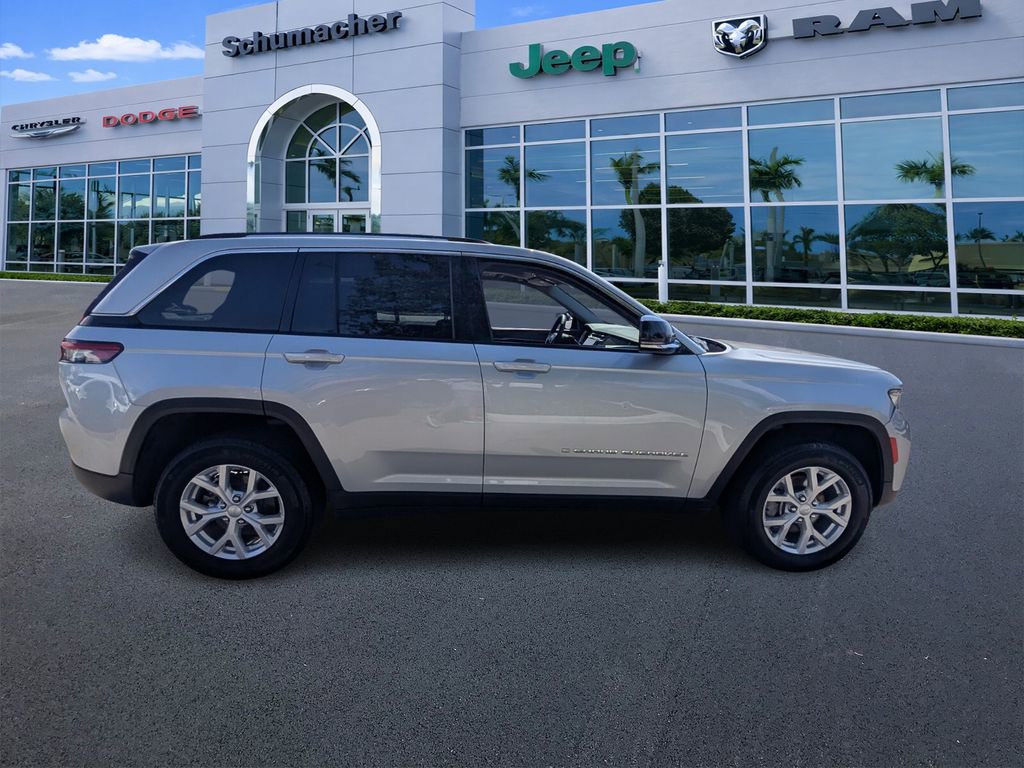 Certified 2024 Jeep Grand Cherokee Limited AWD/4WD image 8