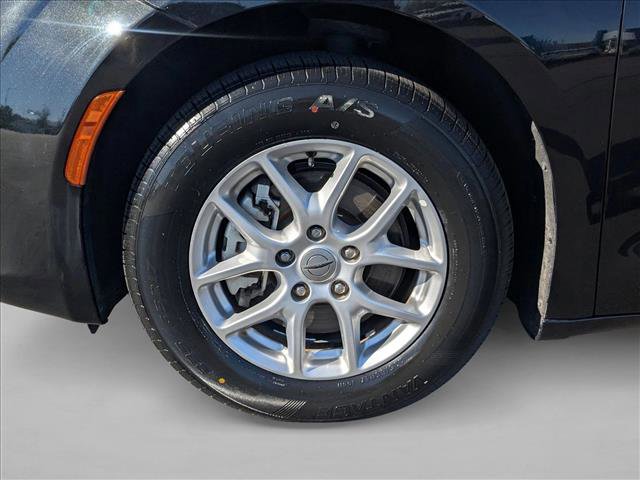 Used 2022 Chrysler Voyager LX image 23