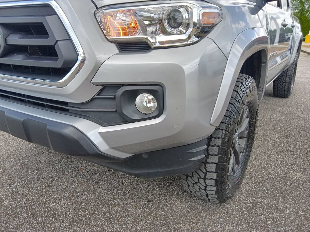 Used 2021 Toyota Tacoma SR5 w/ Technology Package AWD/4WD image 9