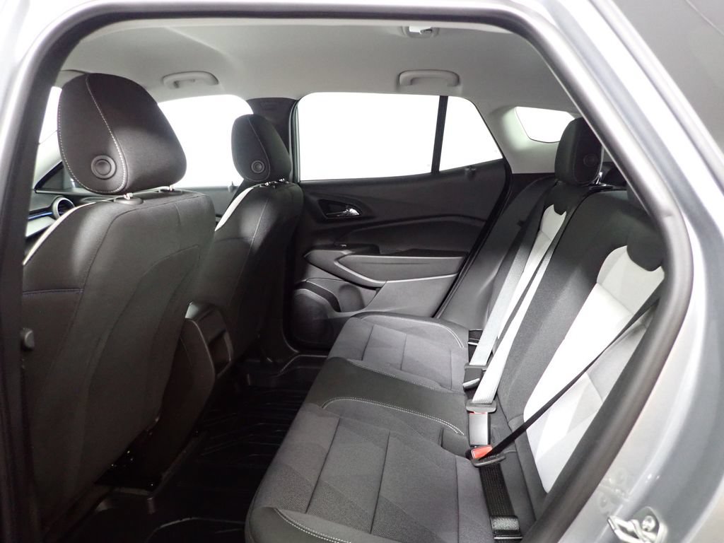 New 2026 Chevrolet Trax LS w/ LS Convenience Package FWD image 31