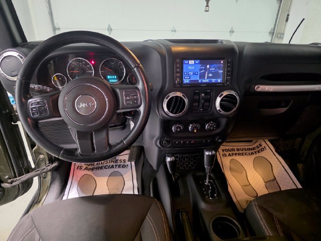 Used 2015 Jeep Wrangler Unlimited Rubicon w/ Max Tow Package AWD/4WD image 11