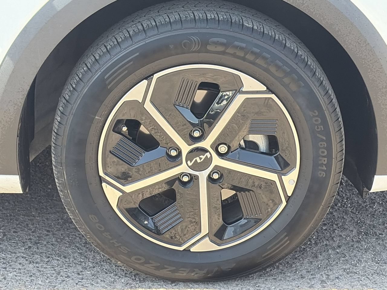 Certified 2024 Kia Niro EX FWD image 9