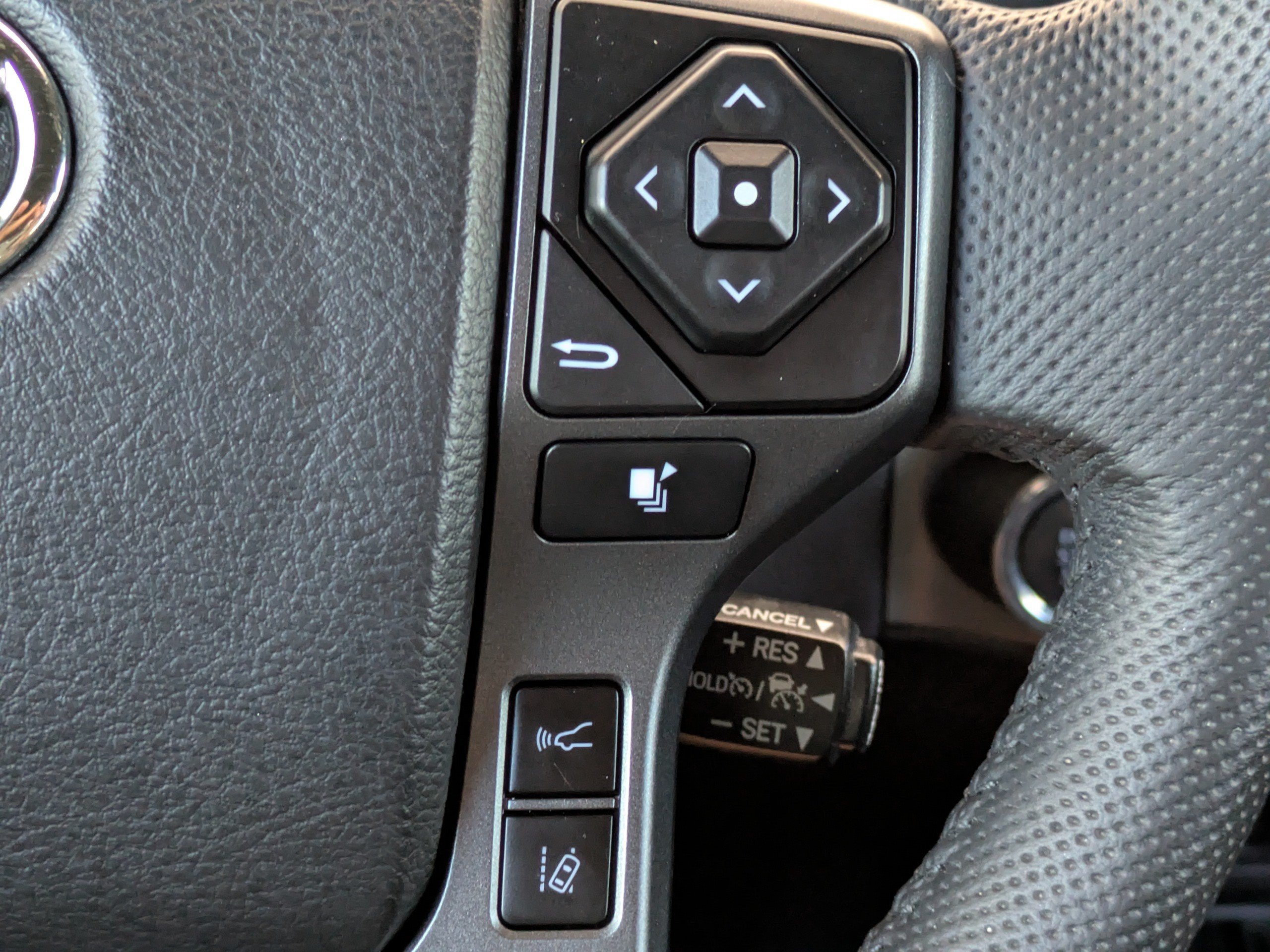 Used 2022 Toyota Tacoma TRD Off-Road w/ Technology Package AWD/4WD image 25
