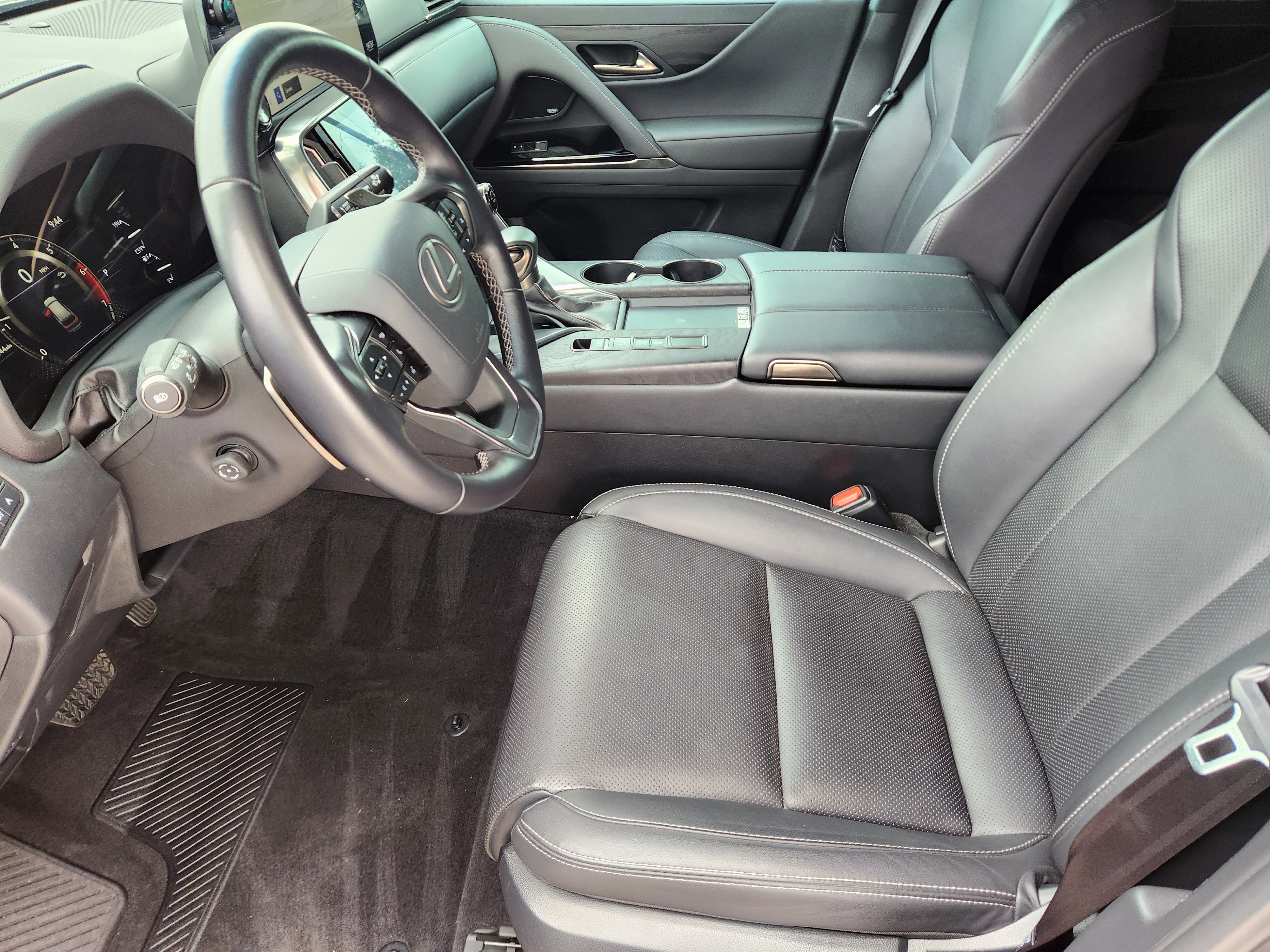 Used 2023 Lexus LX 600 4WD w/ Appearance Package image 5