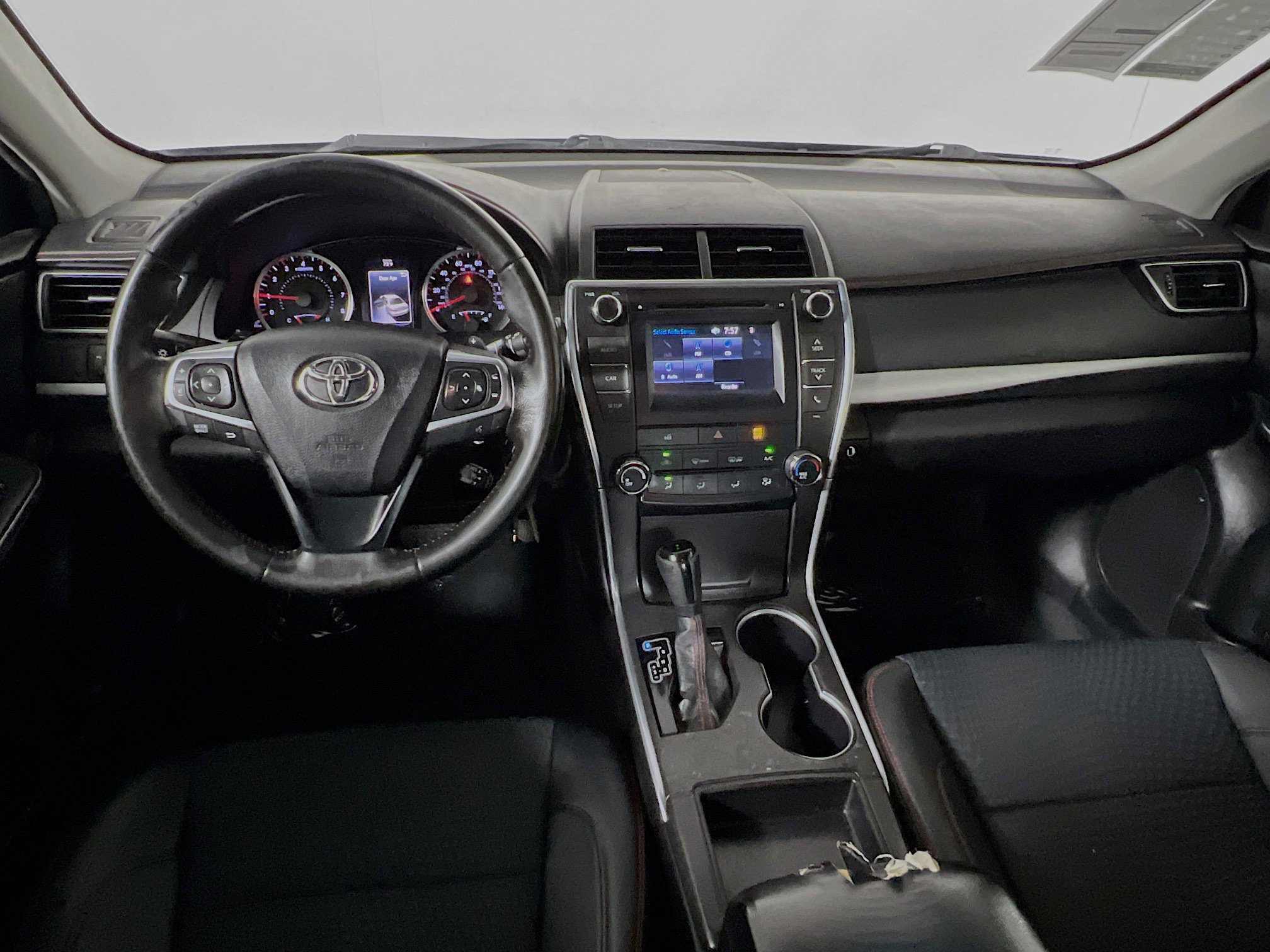 Used 2015 Toyota Camry SE image 29