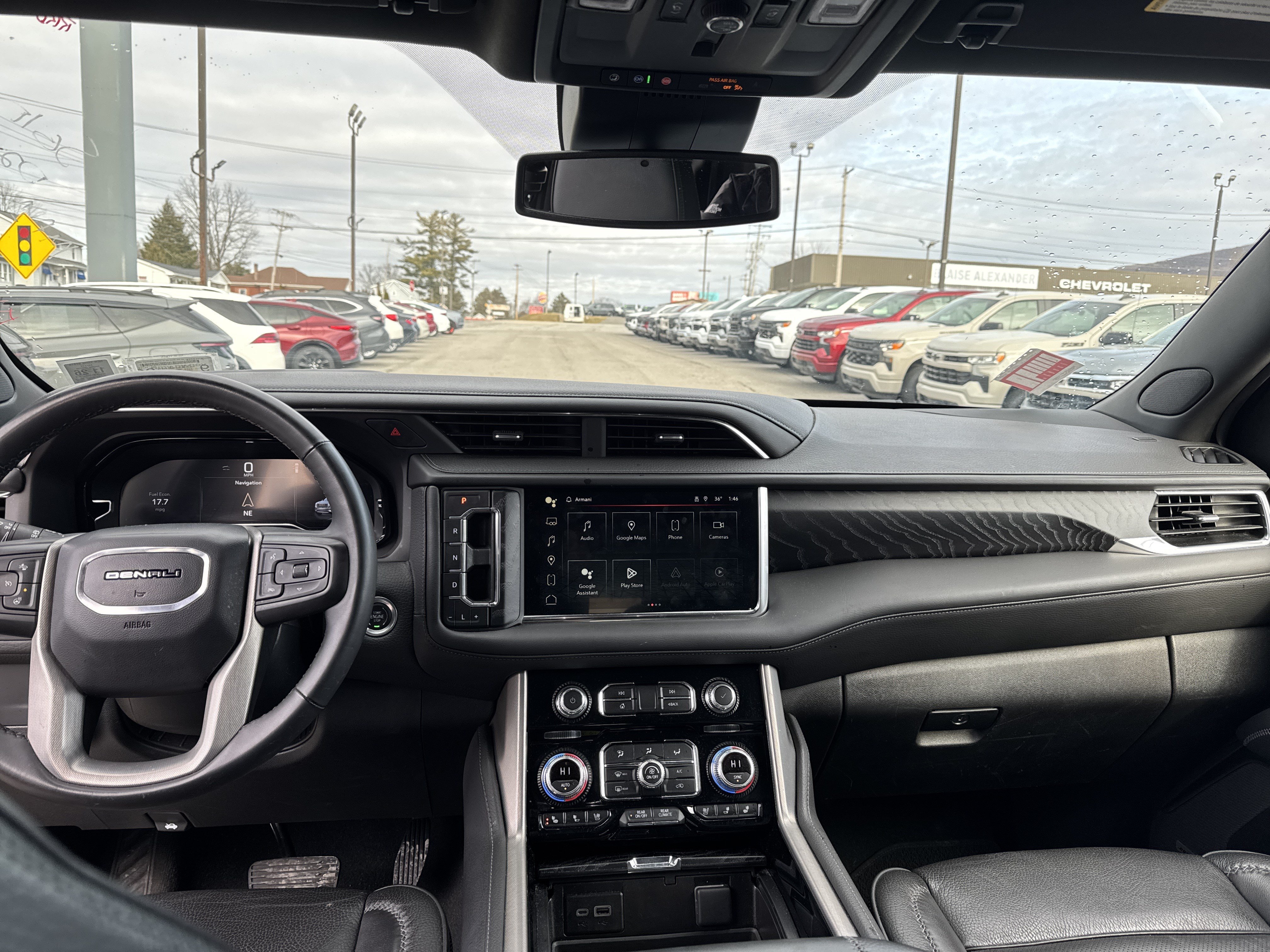 Used 2024 GMC Yukon XL Denali AWD/4WD image 14