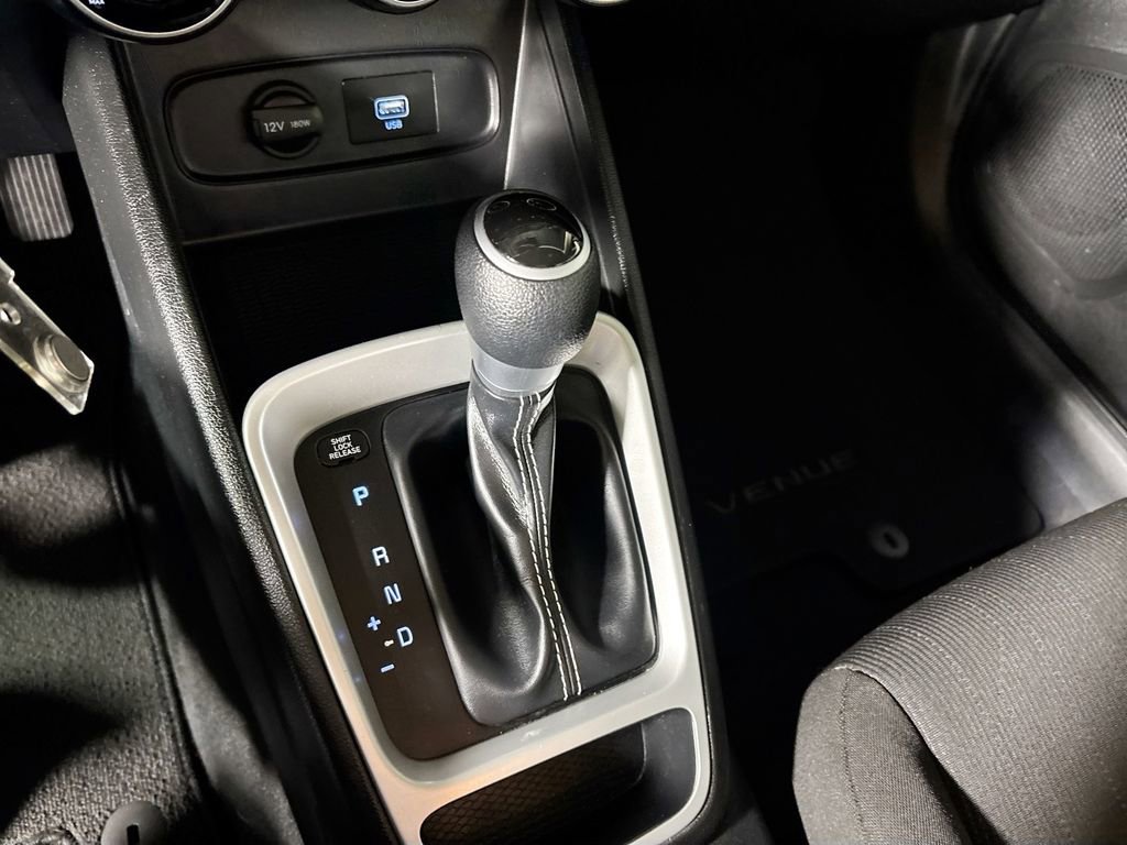 Used 2020 Hyundai Venue SE FWD image 17