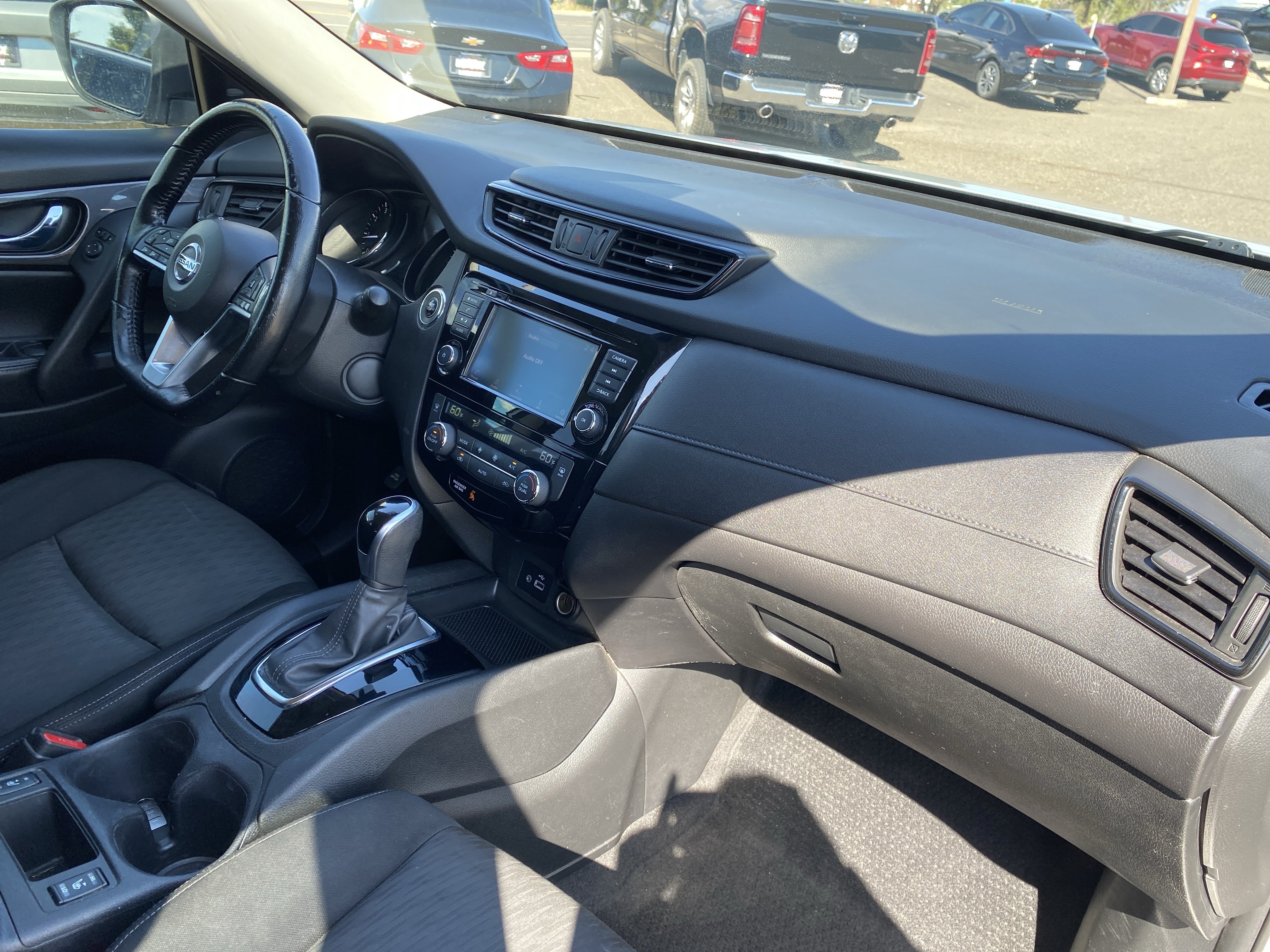 Used 2020 Nissan Rogue SV FWD image 30