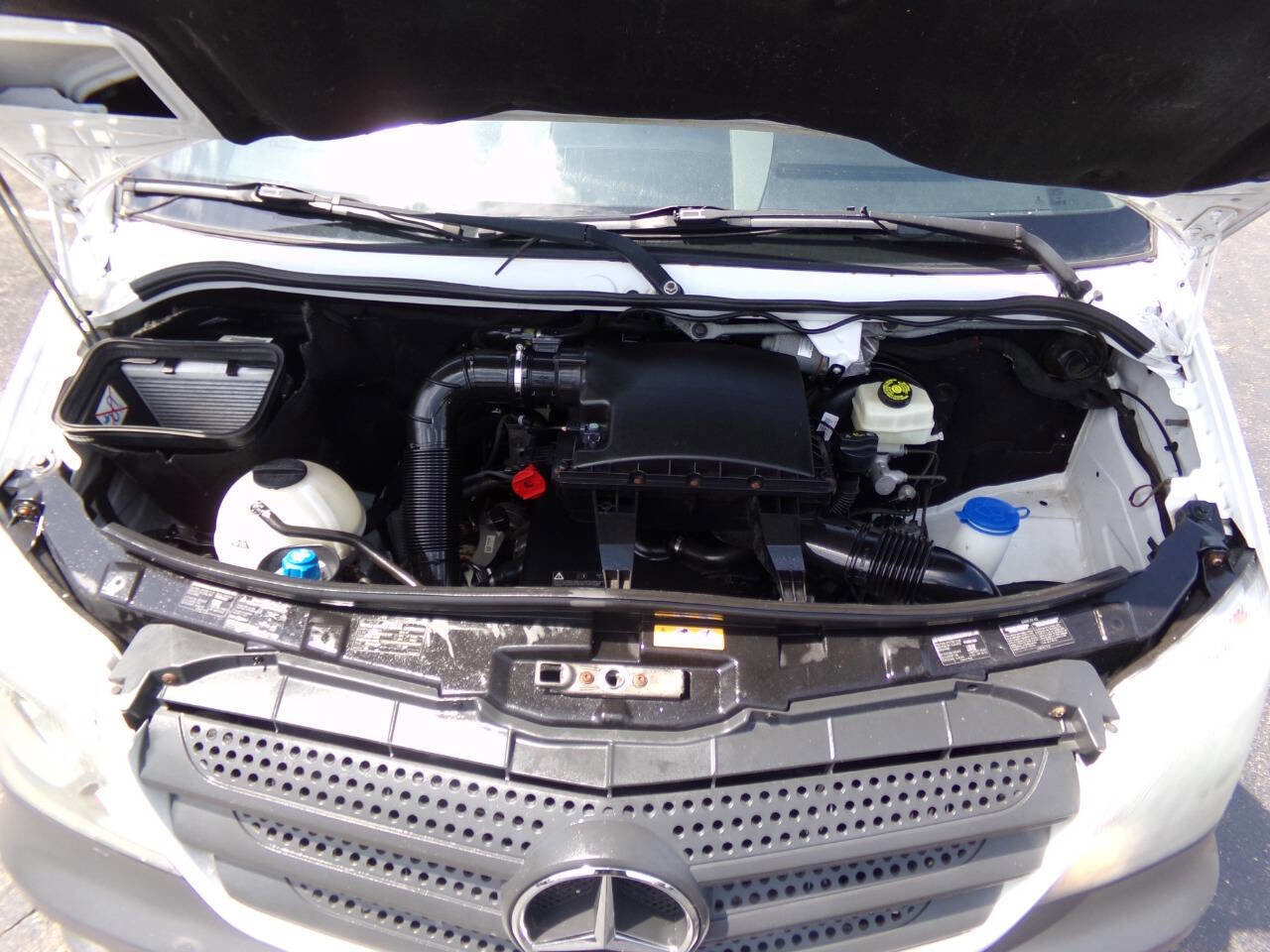 Used 2014 Mercedes-Benz Sprinter 2500 image 42