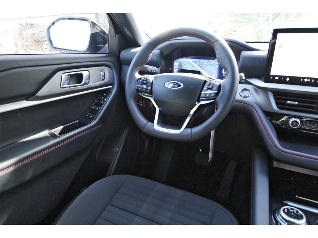 Used 2025 Ford Explorer ST-Line image 8
