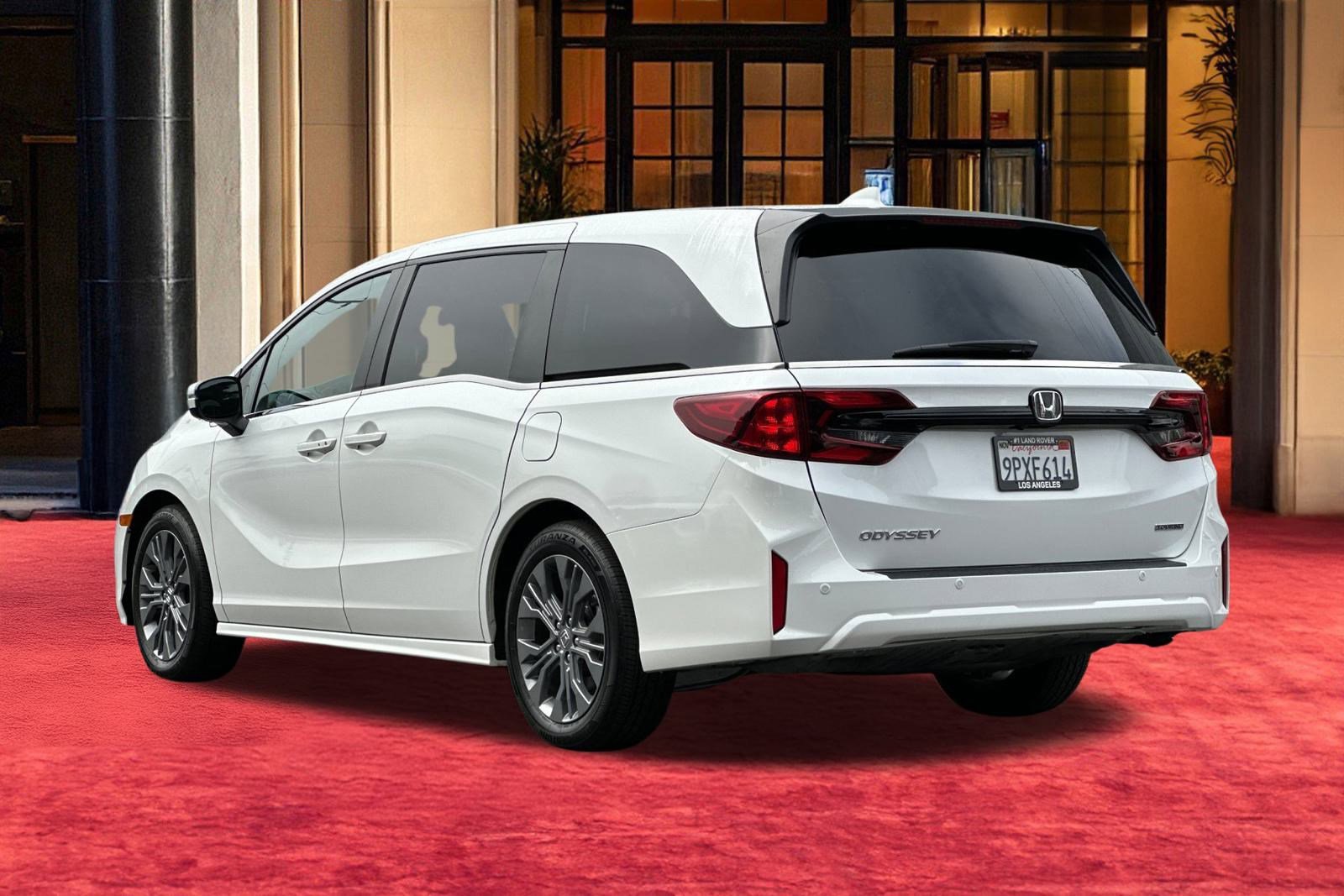 Used 2025 Honda Odyssey Touring image 4