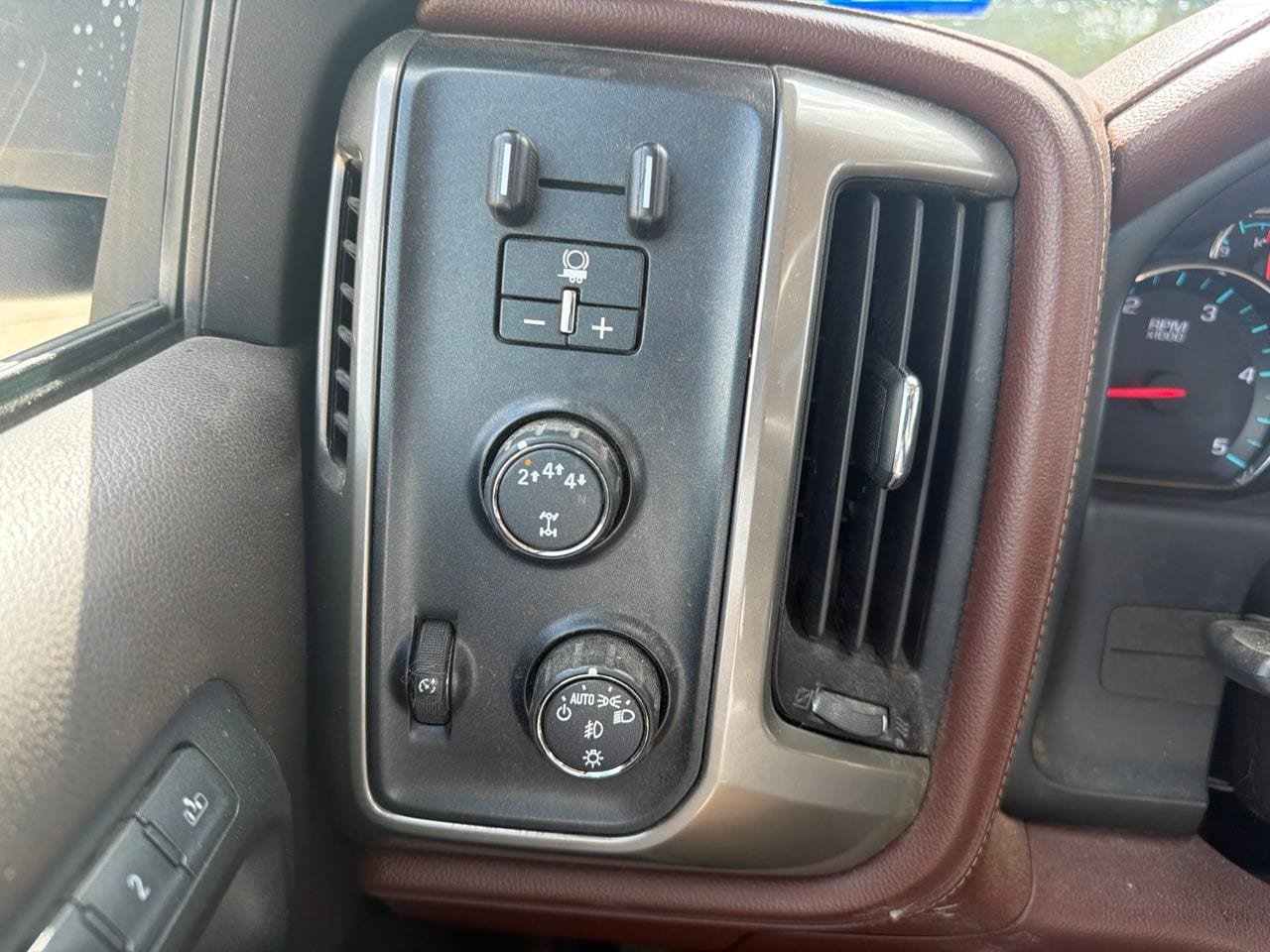 Used 2017 Chevrolet Silverado 2500 High Country w/ Duramax Plus Package AWD/4WD image 9