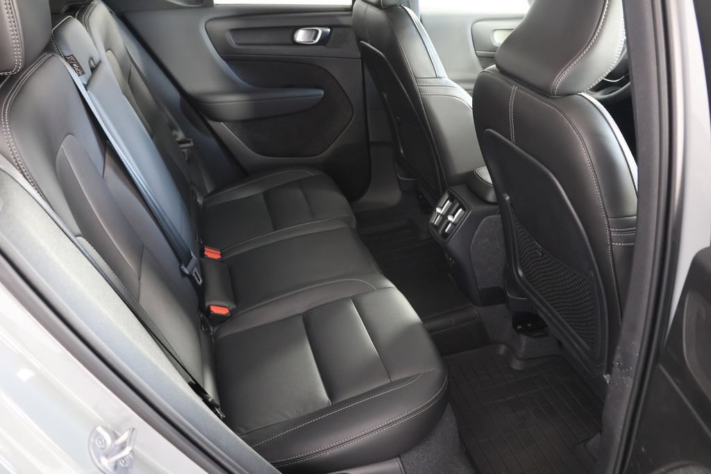 Used 2024 Volvo XC40 B5 Plus AWD/4WD image 22