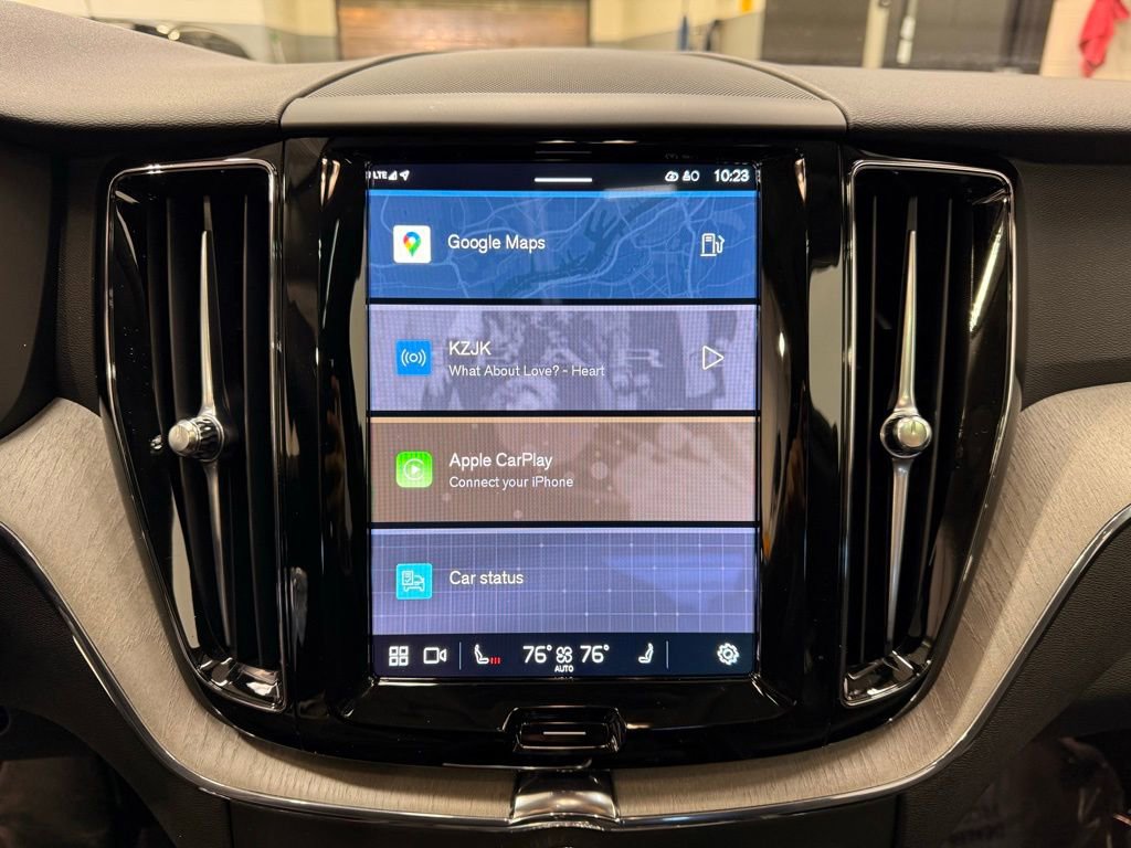 Used 2025 Volvo XC60 B5 Plus image 16